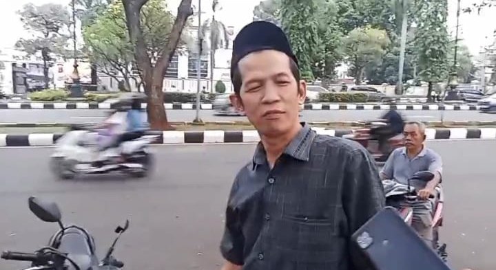 ay1